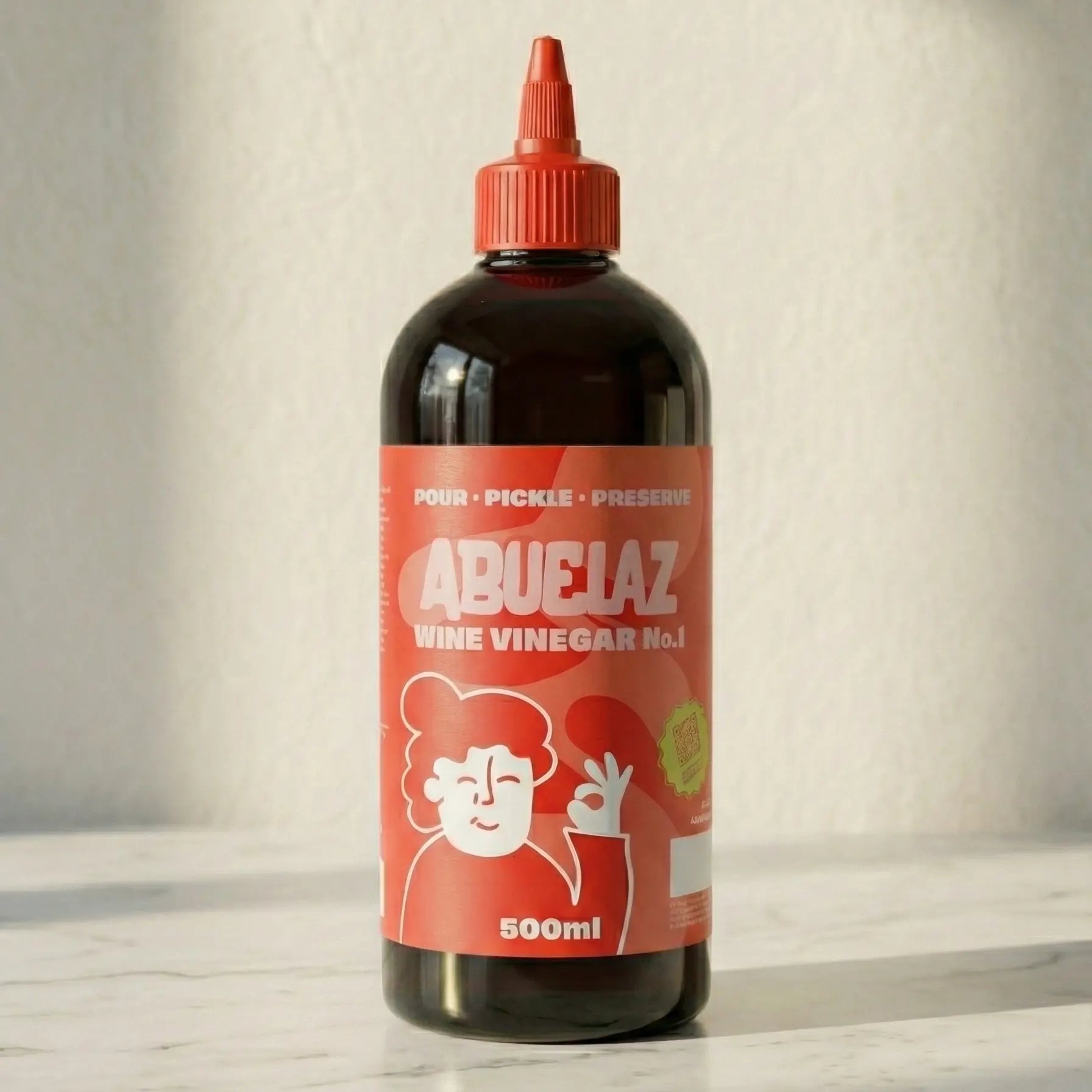 Abuelaz vinäger i squeeze-flaska och med pipkork.