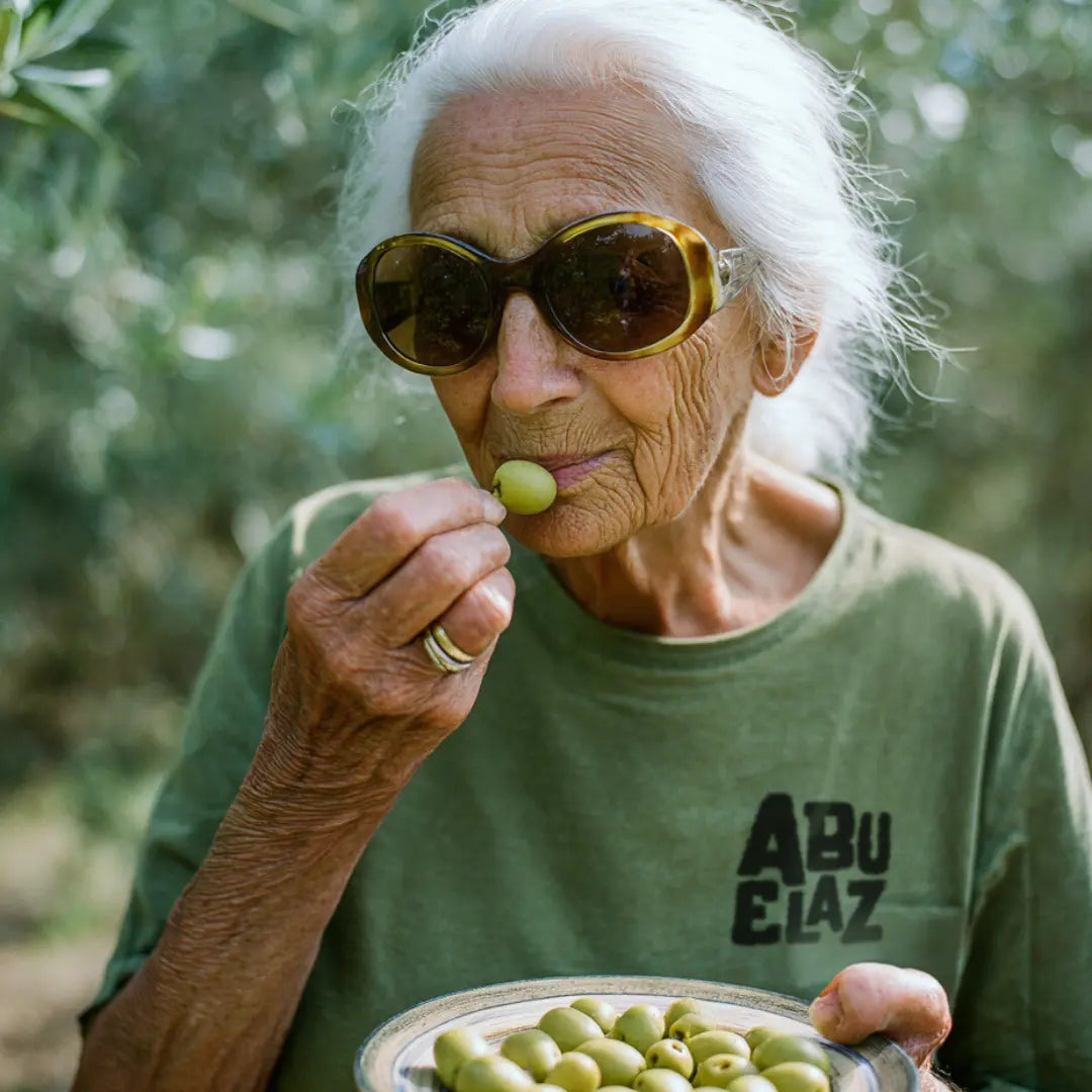 Abuelaz No1 - Spansk olivolja från Katalonien - en blandning av raffinerad olja och jungrulja, är ett utmärkt val för matlagning då denna olja tål höga temperaturer.