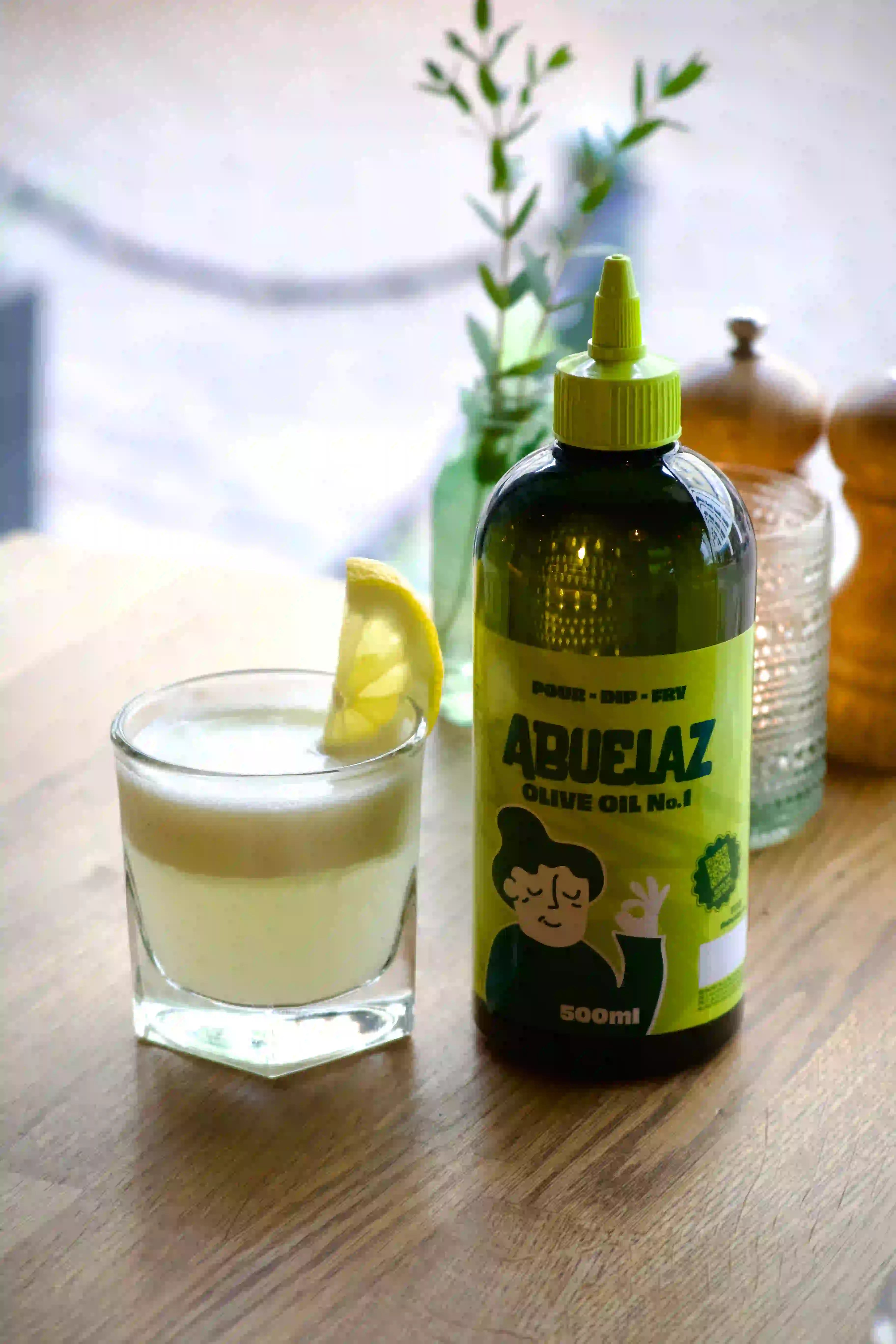 Blandning av raffinerad olja och jungfruolja Abuelaz No1 är perfekt för stekning bakning men även till drinkar  & recept